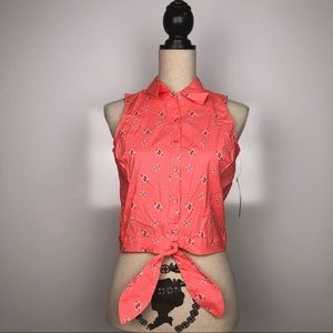 OCI CORAL PINK PAISLEY SLEEVELESS BUTTON DOWN CROP